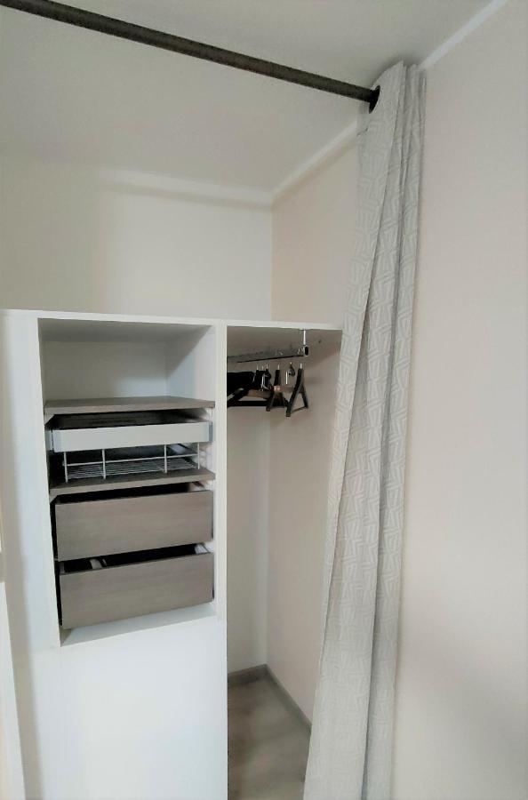 Lovely Flat Nearby Paris Fully Redone With Free Parking On Premises And Balcony クリシー エクステリア 写真